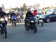 Odwiedziny „Motocykliści w strojach Świętego Mikołaja jeżdżą ulicami Wielunia i rozdają prezenty